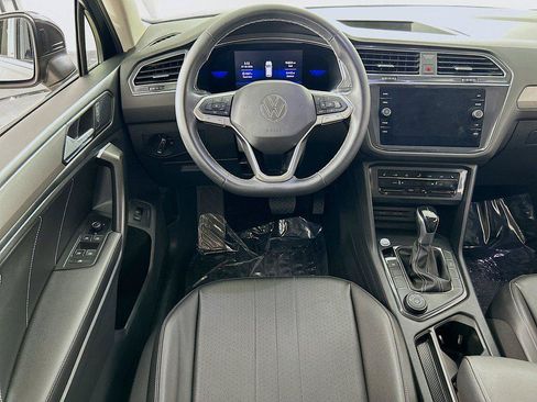 Used 2022 Volkswagen Tiguan SE w/ Panoramic Sunroof Package AWD/4WD image 22