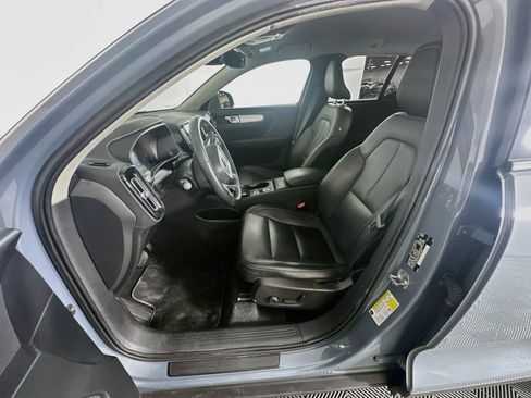 Used 2020 Volvo XC40 T4 Momentum FWD image 13