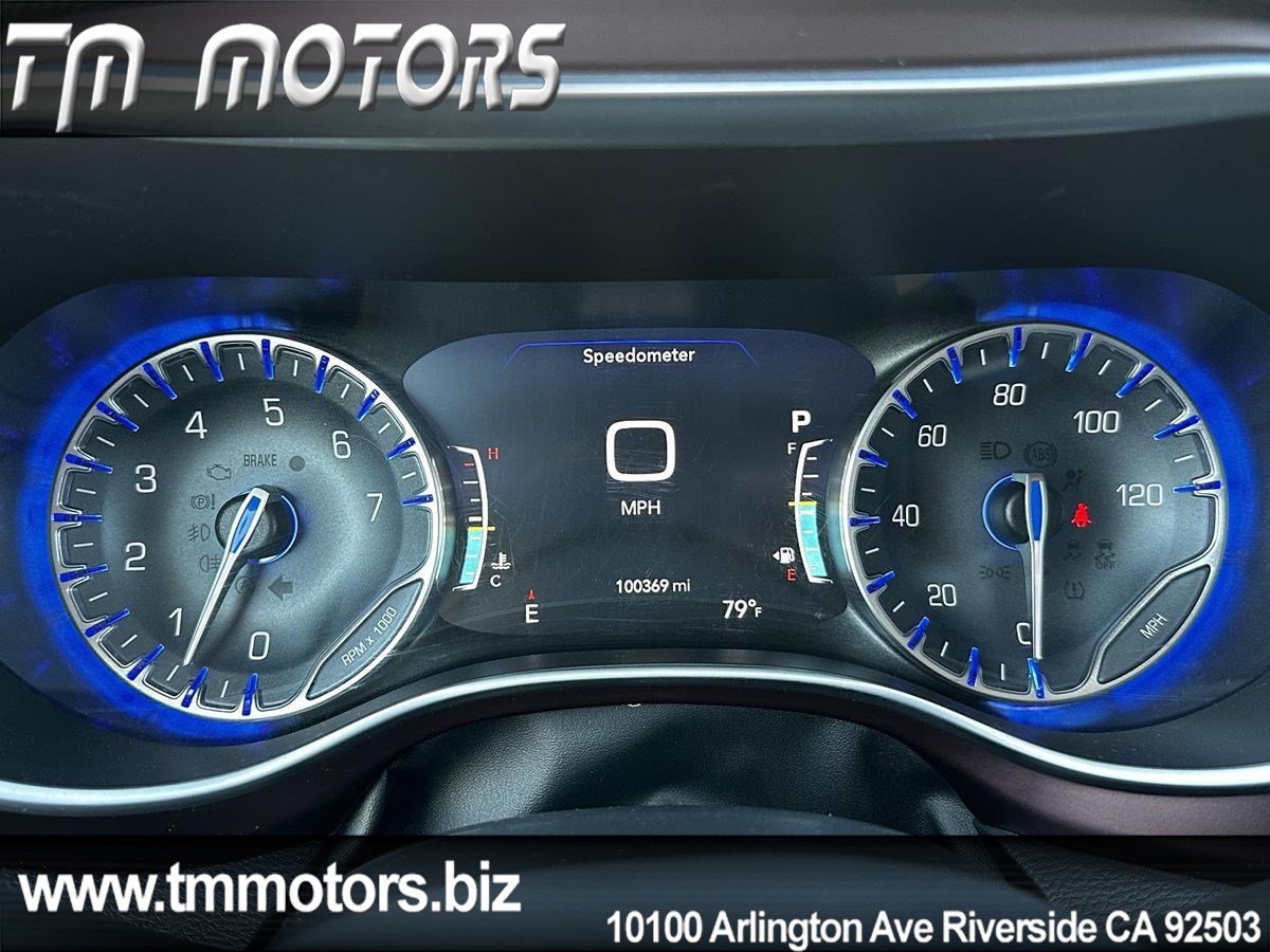 Used 2017 Chrysler Pacifica Limited w/ UConnect Theater Package FWD image 15