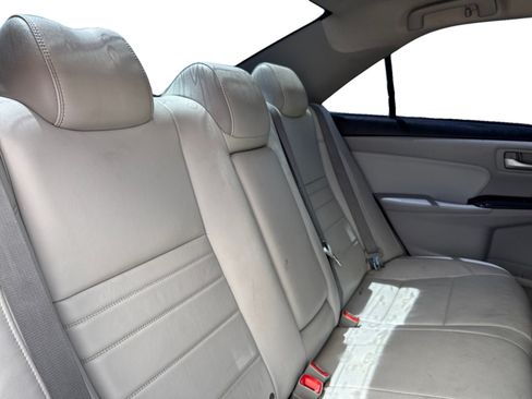 Used 2017 Toyota Camry XLE FWD image 18