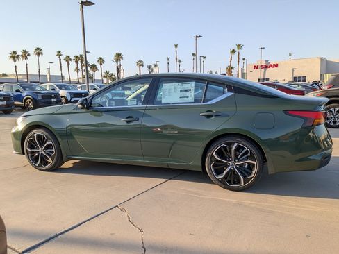 New 2026 Nissan Altima 2.5 SR w/ SR Premium Package FWD image 3