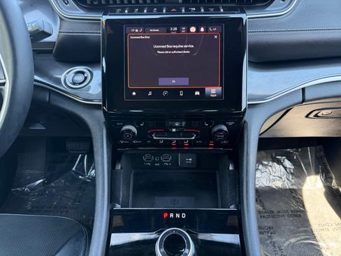 Used 2022 Jeep Grand Cherokee Altitude AWD/4WD image 13
