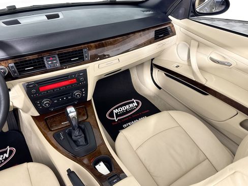 Used 2009 BMW 328i Convertible image 29