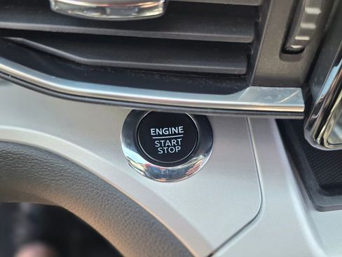 Used 2024 Ford Explorer XLT w/ Equipment Group 202A RWD image 34