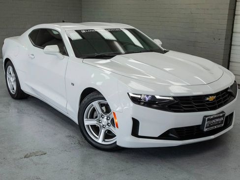 Used 2023 Chevrolet Camaro LT RWD image 7