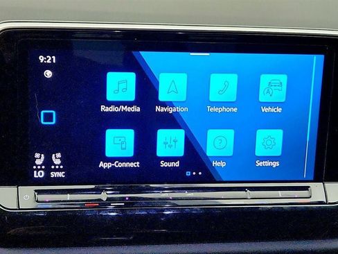 Used 2025 Volkswagen Atlas SE AWD/4WD image 18