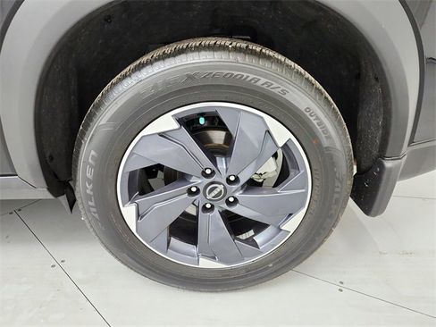 Used 2024 Nissan Rogue SV w/ SV Premium Package image 47