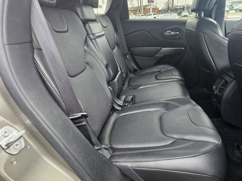 Used 2019 Jeep Cherokee Limited w/ Luxury Group image 48