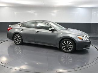 Used 2016 Nissan Altima 2.5 SL w/ Moonroof Package video 3