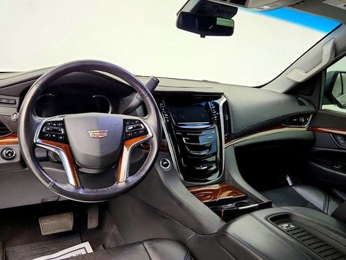 Used 2020 Cadillac Escalade Luxury AWD/4WD image 12
