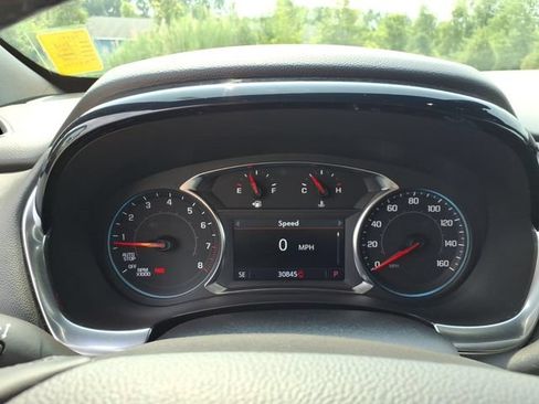 Used 2023 Chevrolet Traverse LT FWD image 17