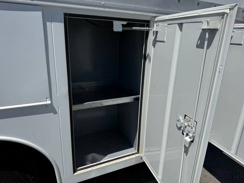 Used 2005 Ford E-350 and Econoline 350 Super Duty RWD image 24