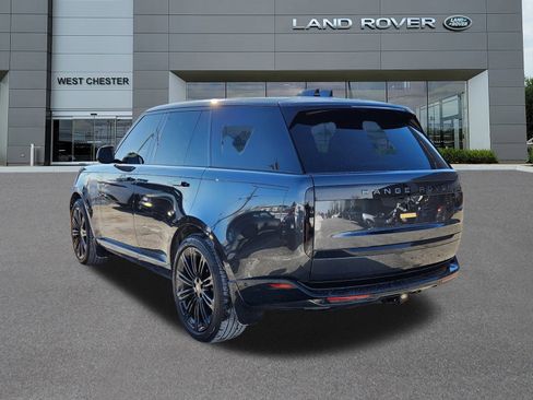 Certified 2025 Land Rover Range Rover SE image 3
