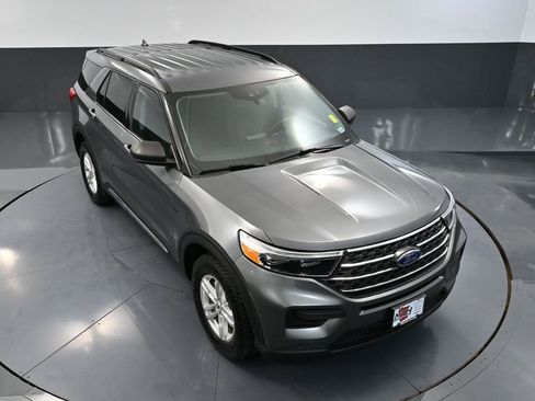 Used 2023 Ford Explorer XLT image 59