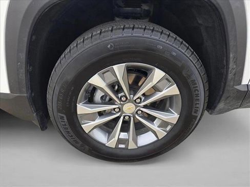 Used 2025 Chevrolet Equinox LT AWD/4WD image 11