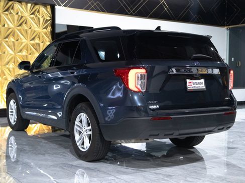 Used 2023 Ford Explorer XLT AWD/4WD image 7