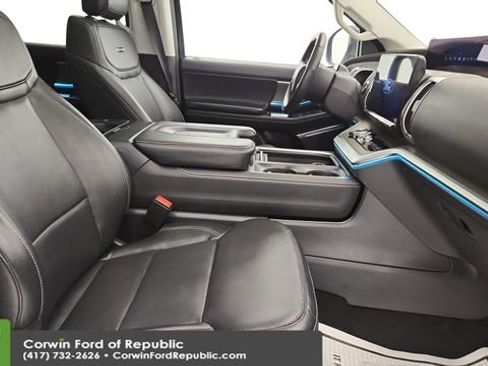 Certified 2025 Ford Expedition Max Platinum image 28