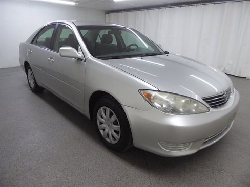 Used 2005 Toyota Camry LE image 1