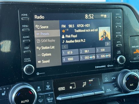 Used 2022 Toyota Highlander XLE image 24