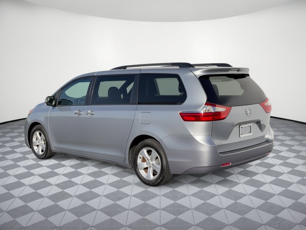 Used 2015 Toyota Sienna LE FWD image 3