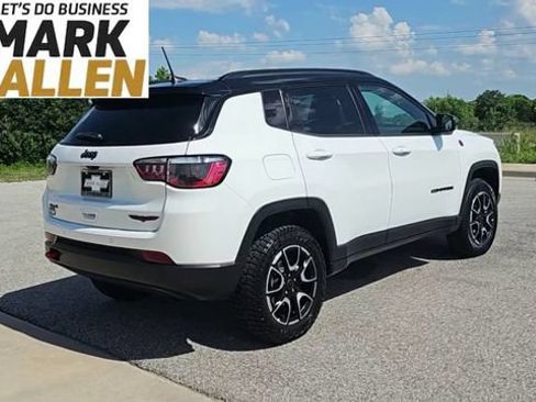 Used 2025 Jeep Compass Trailhawk AWD/4WD image 8