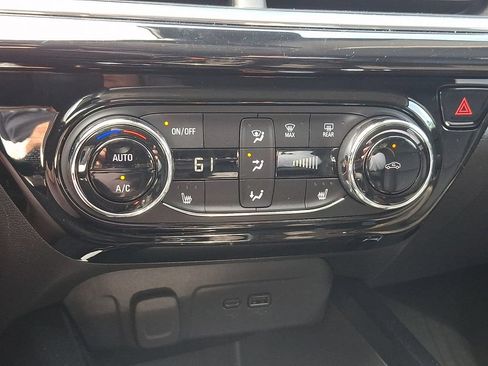 Used 2025 Chevrolet Trax ACTIV FWD image 16