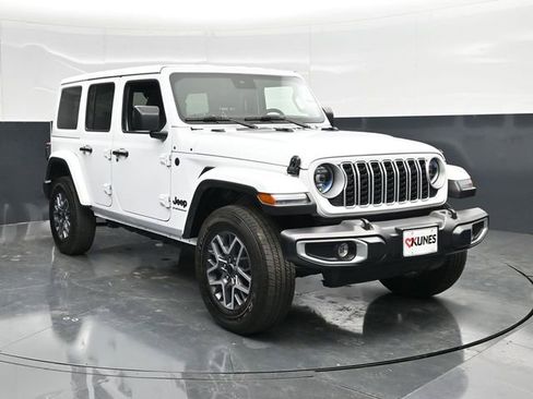 Used 2025 Jeep Wrangler Unlimited Sahara AWD/4WD image 6