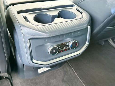 Used 2025 Ford Expedition Platinum image 27