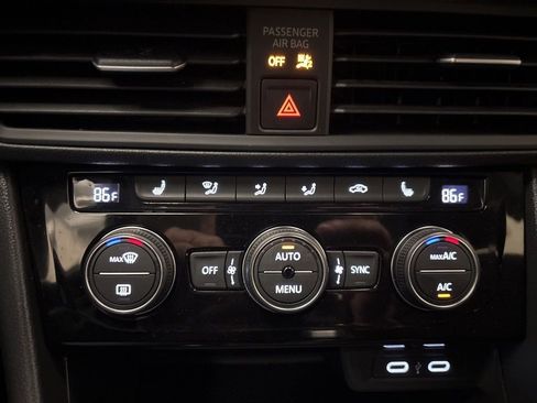 Used 2024 Volkswagen Jetta SE image 11