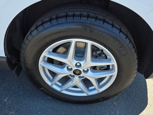 Used 2023 Ford Edge SEL w/ Convenience Package image 9