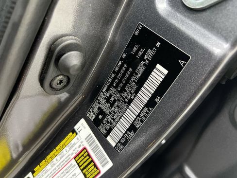 Used 2022 Toyota Highlander LE AWD/4WD image 28