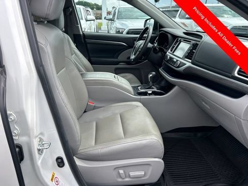 Used 2017 Toyota Highlander Limited AWD/4WD image 26
