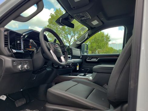 New 2026 GMC Sierra 2500 SLT w/ SLT Premium Package AWD/4WD image 7