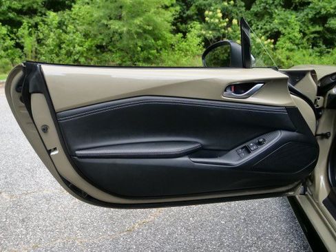 Used 2024 MAZDA MX-5 Miata RF Club w/ Weather Package RWD image 30