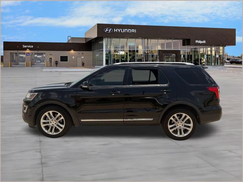 Used 2017 Ford Explorer XLT w/ Equipment Group 202A FWD image 2