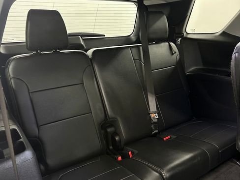 Used 2019 Chevrolet Traverse RS image 32
