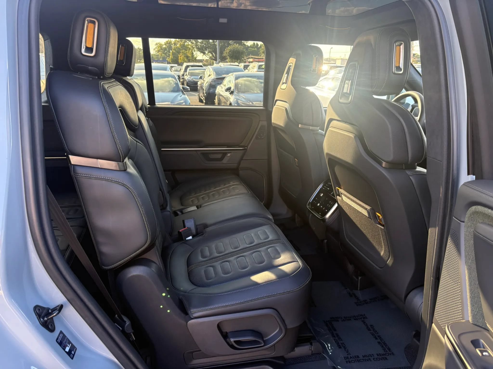 Used 2025 Rivian R1S Adventure Dual AWD/4WD image 13