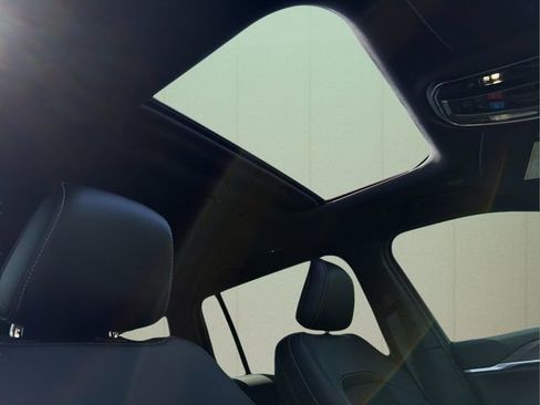 New 2026 Jeep Grand Cherokee L 4WD image 2