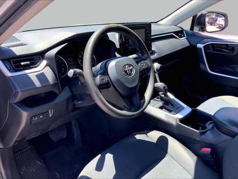 Used 2022 Toyota RAV4 LE FWD image 17