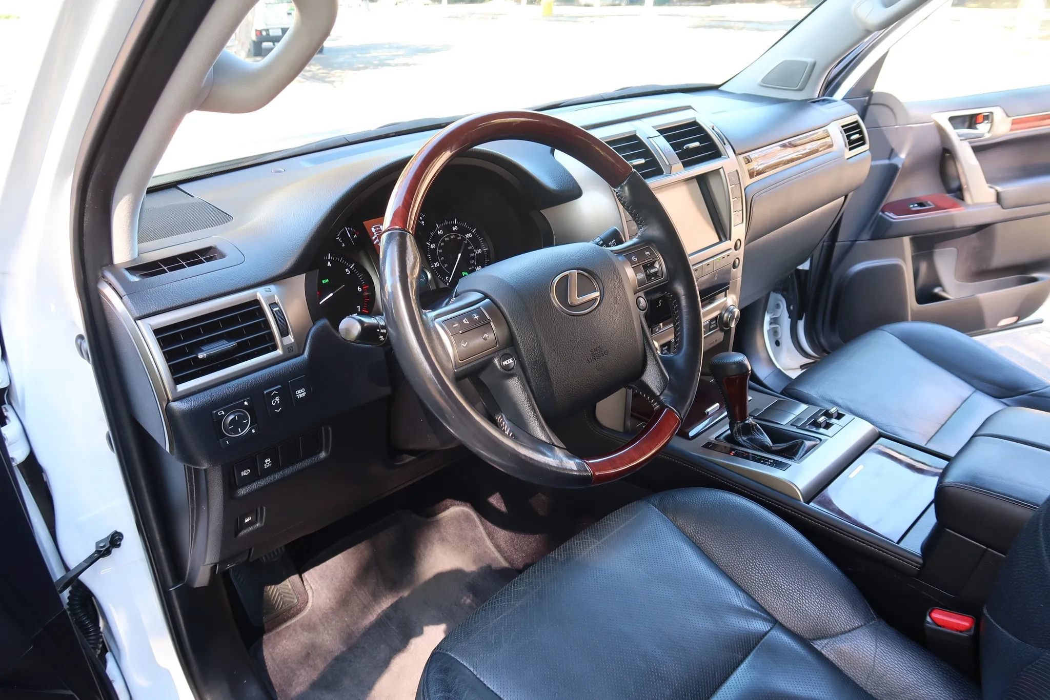Used 2016 Lexus GX 460 w/ Premium Package AWD/4WD image 11