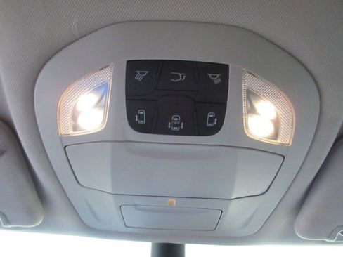 Used 2023 Chrysler Pacifica Touring-L FWD image 31