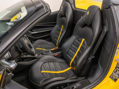 Certified 2022 Ferrari F8 Tributo RWD image 5