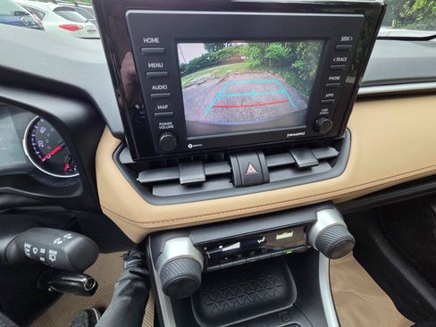 Used 2020 Toyota RAV4 LE w/ All Weather Liner Package AWD/4WD image 20