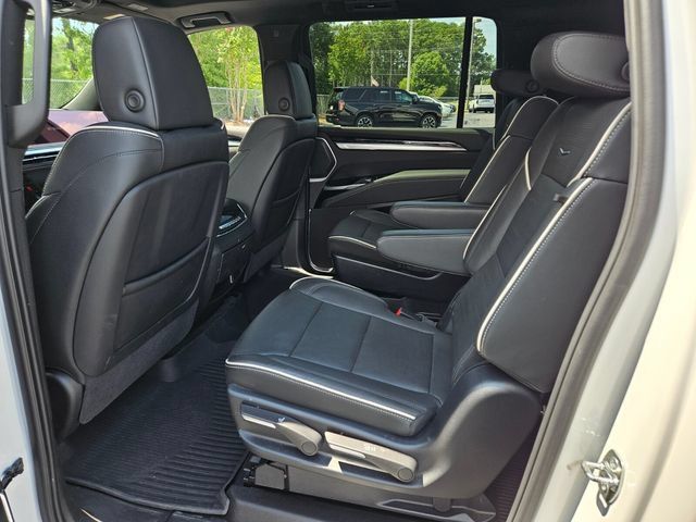 Used 2025 Cadillac Escalade ESV Sport w/ LPO, ONYX Package AWD/4WD image 10