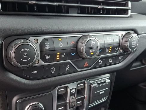 New 2026 Jeep Wrangler Unlimited Sahara AWD/4WD image 14
