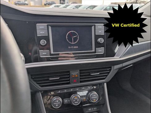 Certified 2024 Volkswagen Jetta SE w/ Black Wheel Package image 16