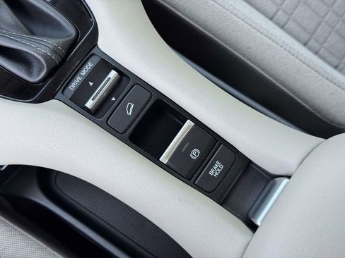 Certified 2023 Honda HR-V LX image 28