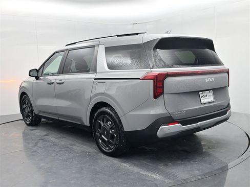 Certified 2025 Kia Carnival EX image 6