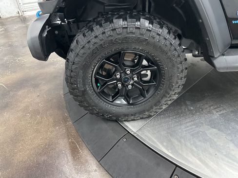 Used 2024 Jeep Wrangler Unlimited image 33