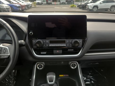 Certified 2025 Toyota Grand Highlander AWD image 19